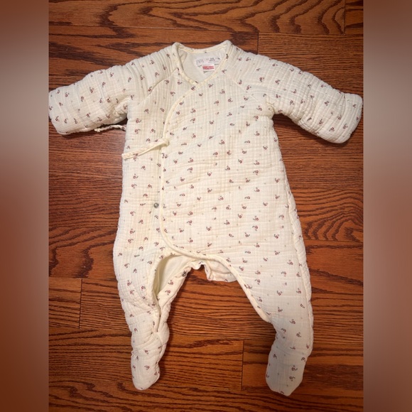 Zara 3-6 m one piece footie (light polyester fill) - Picture 1 of 2